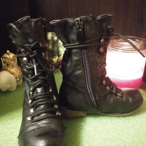 Black lace up knew high toddler boots